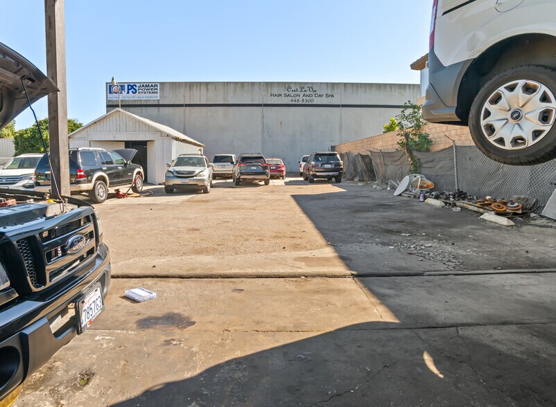 More Photos Of 8625 Cuyamaca St, Santee Freestanding For Lease