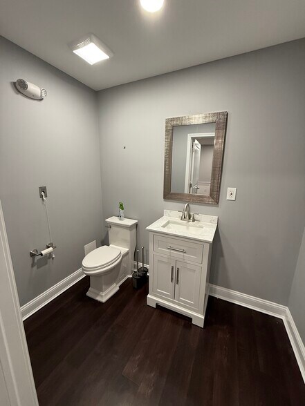 More Photos Of 437 Naubuc Ave, Glastonbury Office For Sale