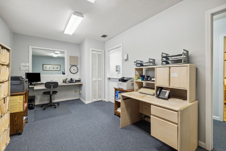 More Photos Of 2762 Dunn Ave, Jacksonville Office For Sale