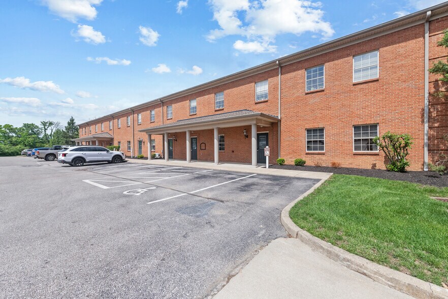 More Photos Of 2161-2181 Chamber Center Dr, Fort Mitchell Office For Lease