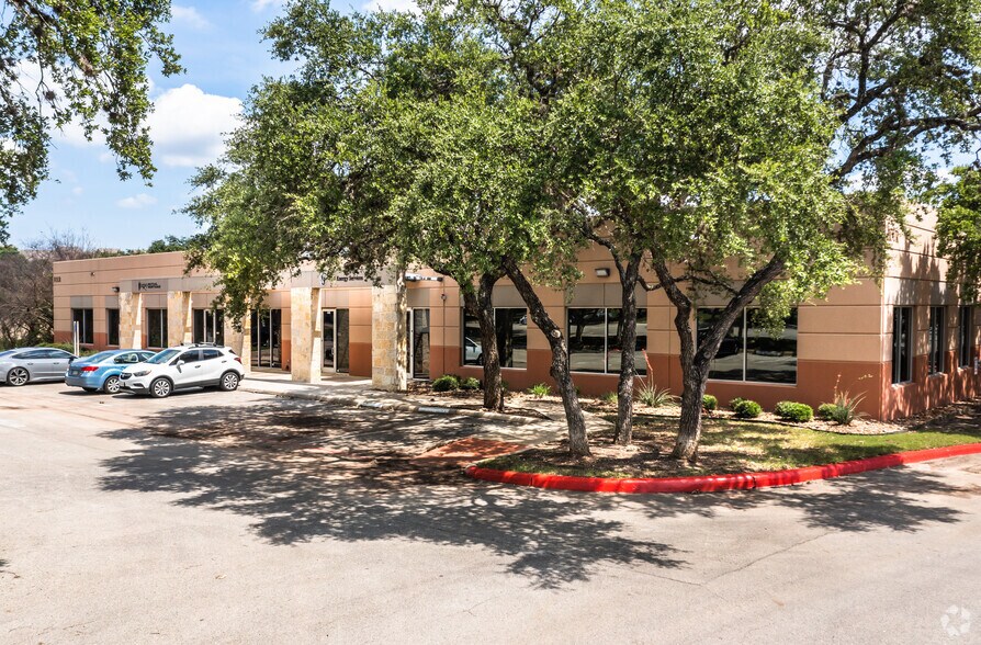 More Photos Of 300 E Sonterra Blvd, San Antonio Unknown For Lease