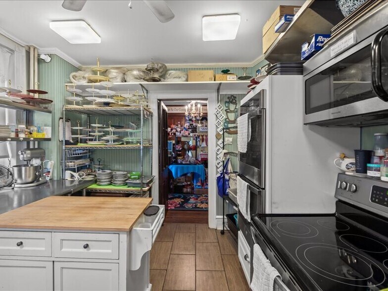 More Photos Of 1919 W Point Pike, Lansdale Freestanding For Sale