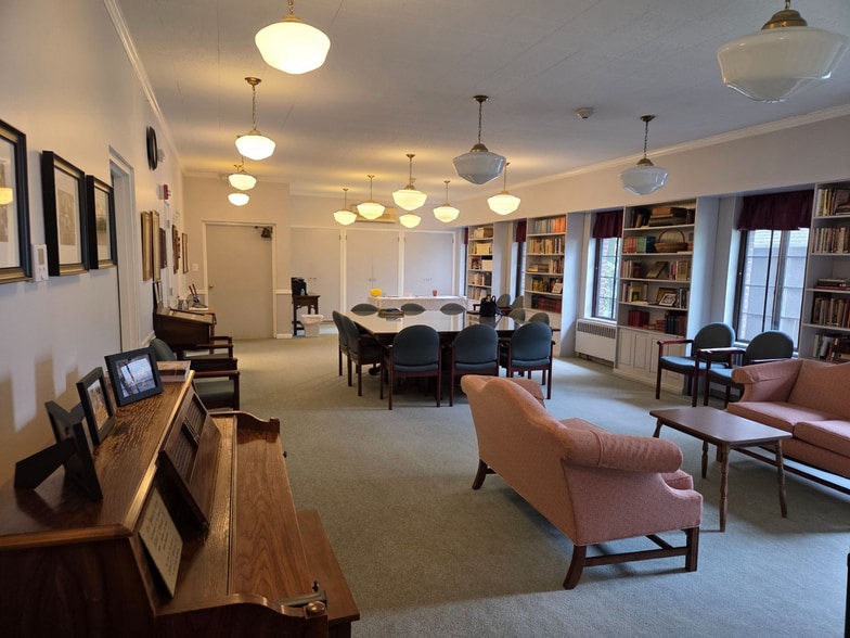 More Photos Of 33 Jefferson St, Garden City Religious Facility For Sale