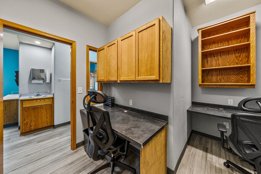 More Photos Of 925 Town Centre Dr, Medford Medical For Lease