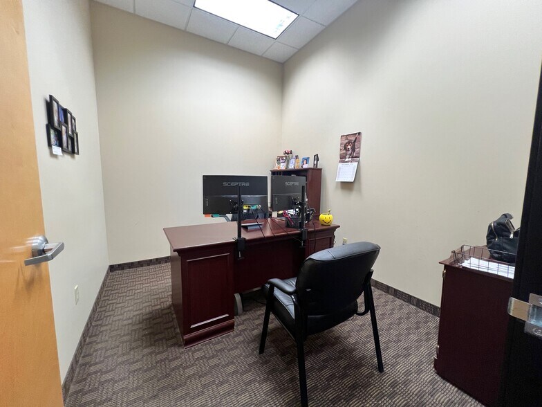 More Photos Of 6677 W Thunderbird Rd, Glendale Medical For Sale