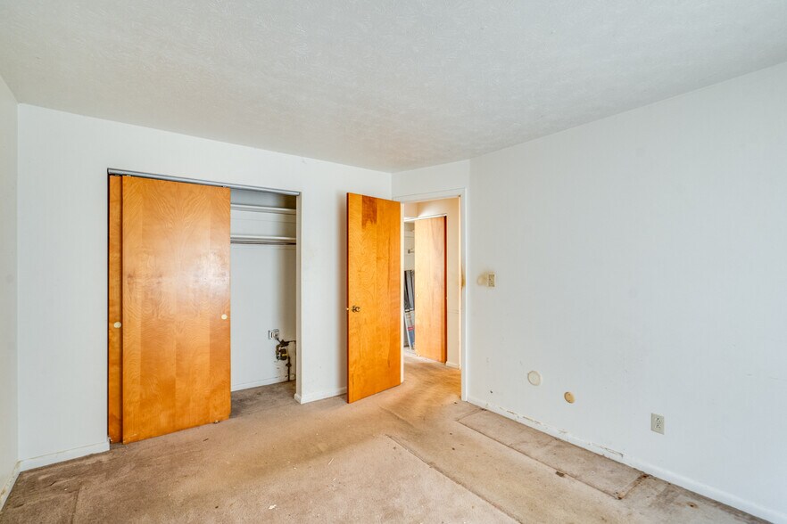 More Photos Of 2615 Ellet Ave, Akron Apartments For Sale