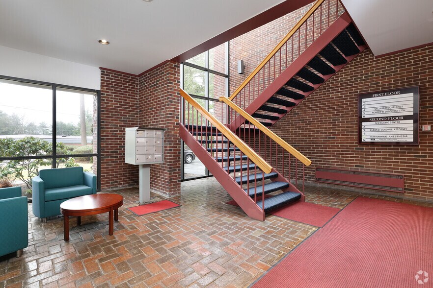 More Photos Of 458 Boston St, Topsfield Unknown For Lease