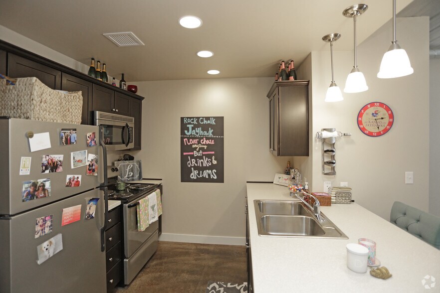 More Photos Of 901 New Hampshire St, Lawrence Apartments For Lease