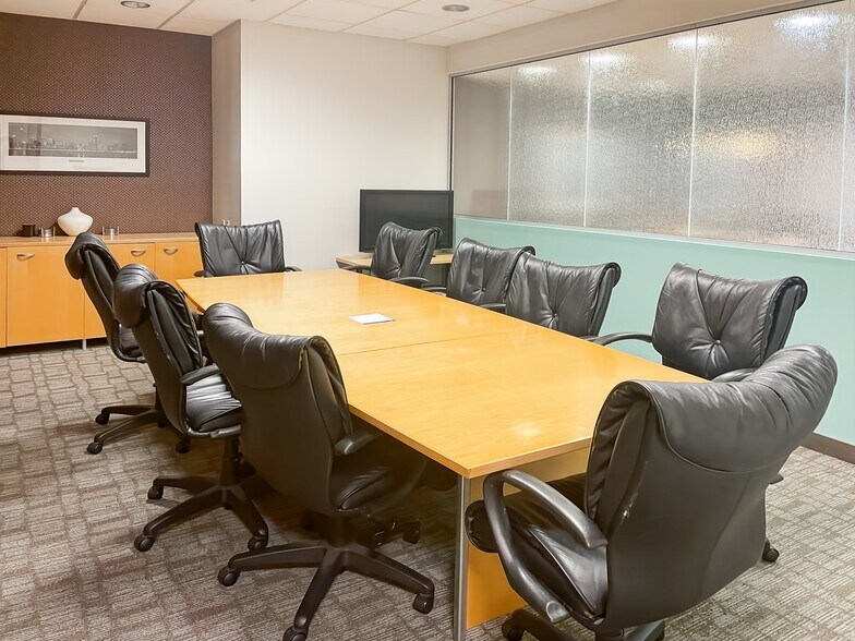 More Photos Of 1990 Main St, Sarasota Coworking Space