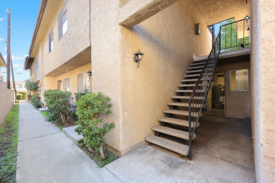 More Photos Of 15 E Beacon St, Alhambra Apartments For Sale
