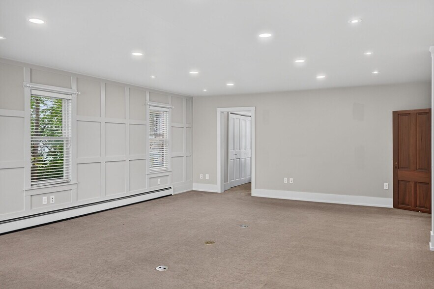 More Photos Of 330 Mahoning St, Milton Office For Sale
