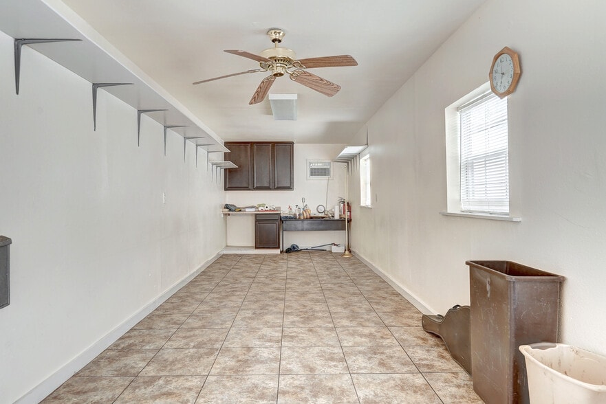 More Photos Of 2607 E 5th St, Austin Religious Facility For Sale