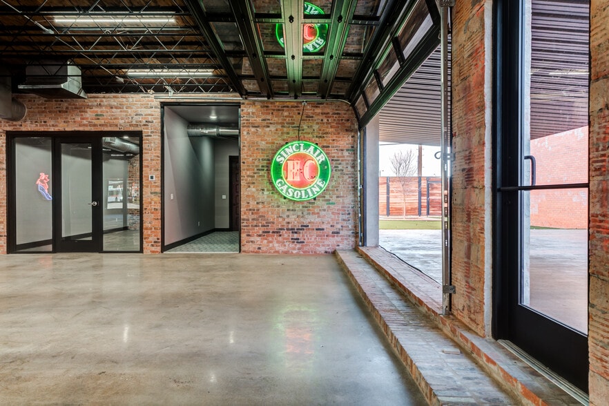 More Photos Of 1213 Crickets Ave, Lubbock Storefront For Sale