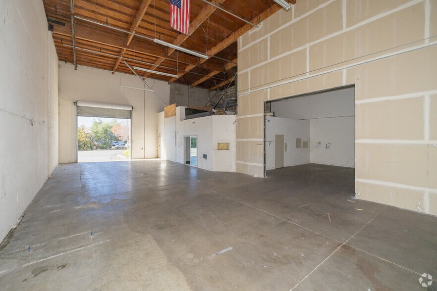 More Photos Of 7307 Roseville Rd, Sacramento Unknown For Lease