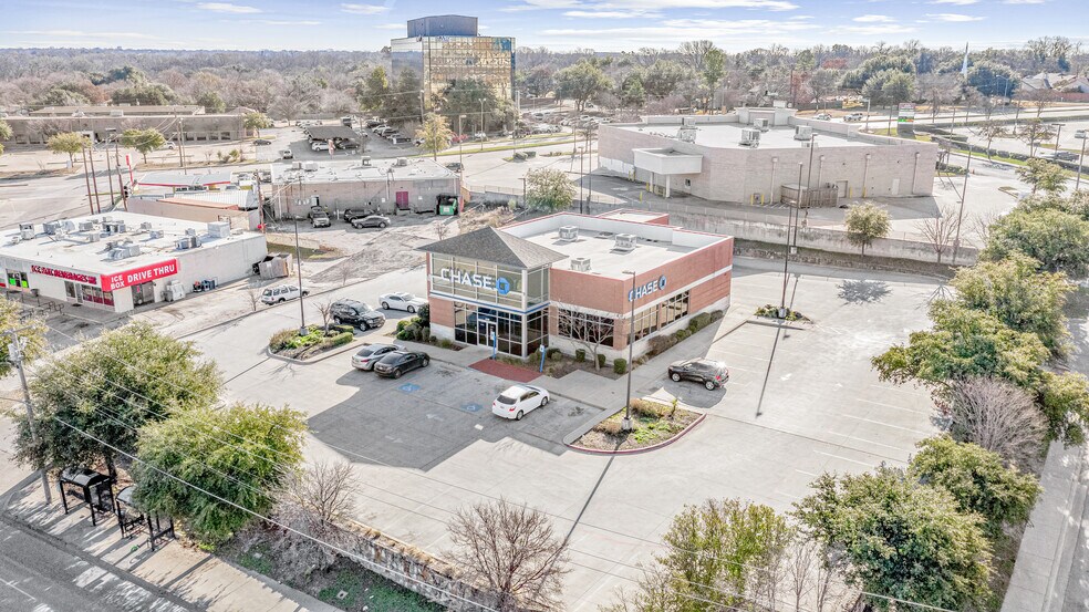 More Photos Of 6400 Skillman St, Dallas Bank For Lease