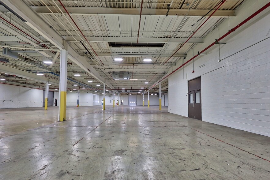 More Photos Of 562 Captain Neville Dr, Waterbury Manufacturing For Lease