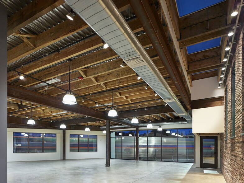 More Photos Of 333 W Ostend St, Baltimore Office For Lease