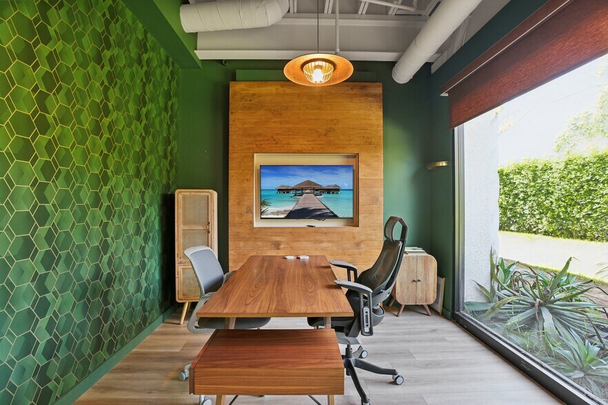 More Photos Of 6700 Santa Monica Blvd, Los Angeles Unknown For Lease