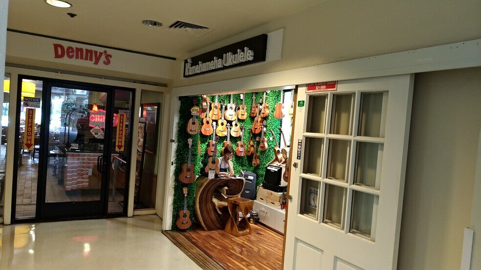 More Photos Of 205 Lewers St, Honolulu Hotel For Lease