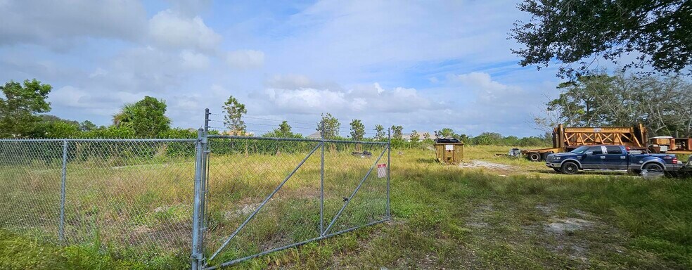 More Photos Of 106 Dixie Ave E, Immokalee Auto Salvage Facility For Sale