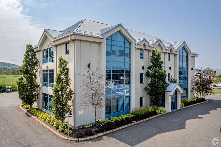 Primary Photo Of 1991 Rue Léonard-De Vinci, Ste-Julie Office For Sale