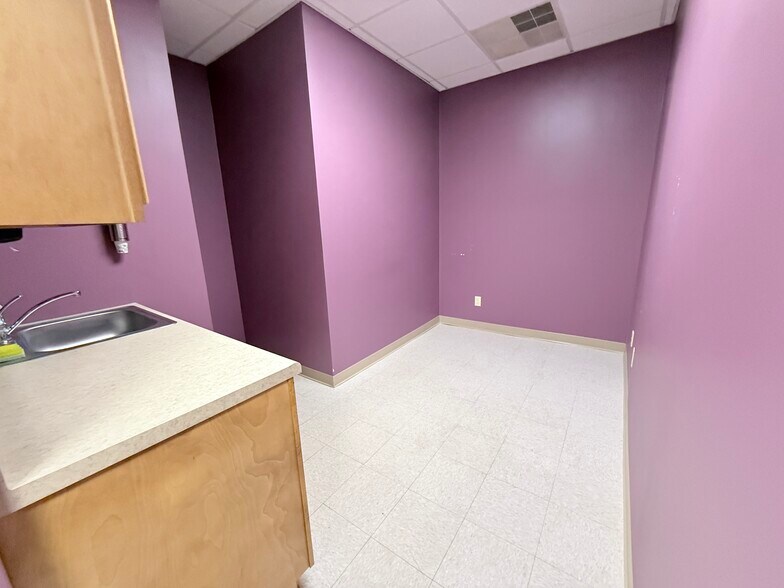 More Photos Of 431 13th St, Franklin Office For Sale