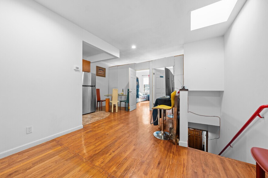 More Photos Of 253-09 Northern Blvd, Flushing Storefront Retail Residential For Sale