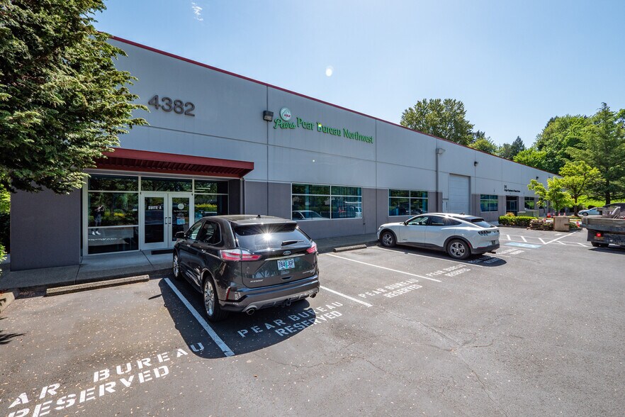 More Photos Of 4382 SE International Way, Milwaukie Flex For Sale