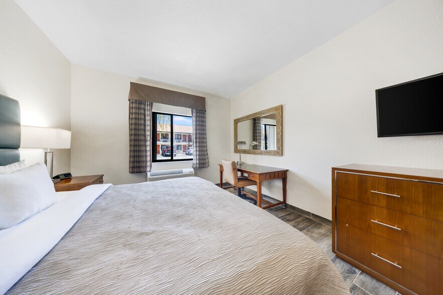 More Photos Of 333 SE 1st Ave, Florida City Hotel For Sale