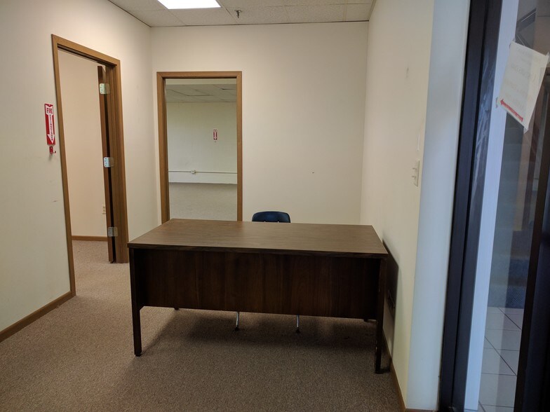 More Photos Of 400 N Schmidt Rd, Bolingbrook Office For Lease