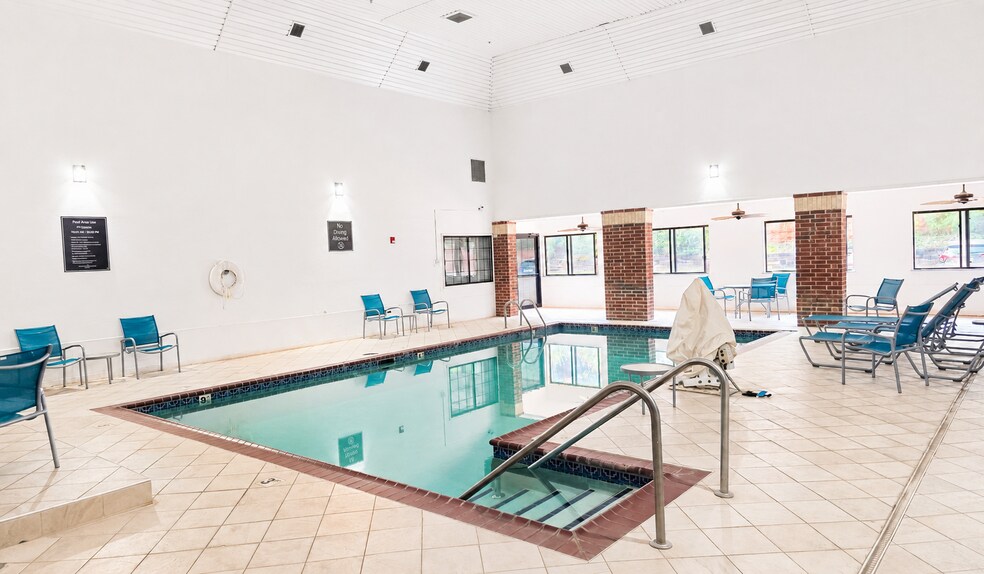 More Photos Of 2700 E 2nd St, Edmond Hotel For Sale