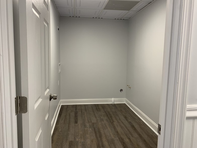 More Photos Of 26 W Main St, New Market Storefront Retail Office For Lease