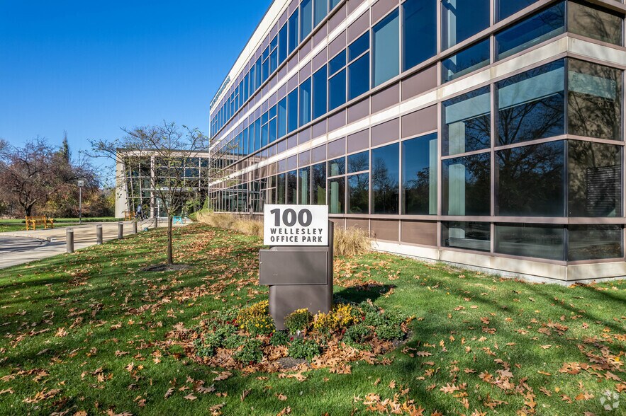 More Photos Of 100 William St, Wellesley Office For Sale