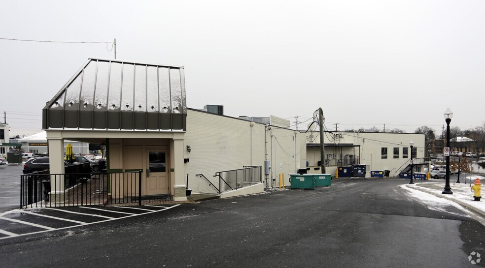 More Photos Of 4720 Lee Hwy, Arlington Unknown For Lease