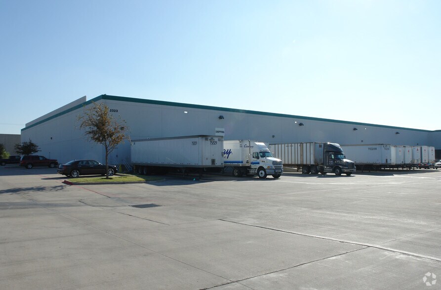 More Photos Of 2323 McDaniel Dr, Carrollton Distribution For Lease