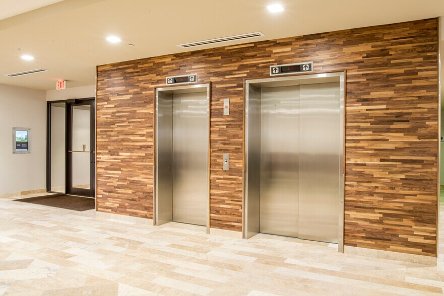 More Photos Of 34505 W 12 Mile Rd, Farmington Hills Unknown For Lease