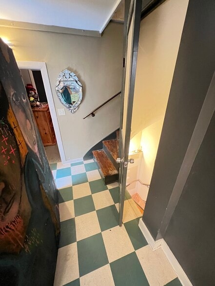 More Photos Of 1438-1442 Light St, Baltimore Showroom For Sale