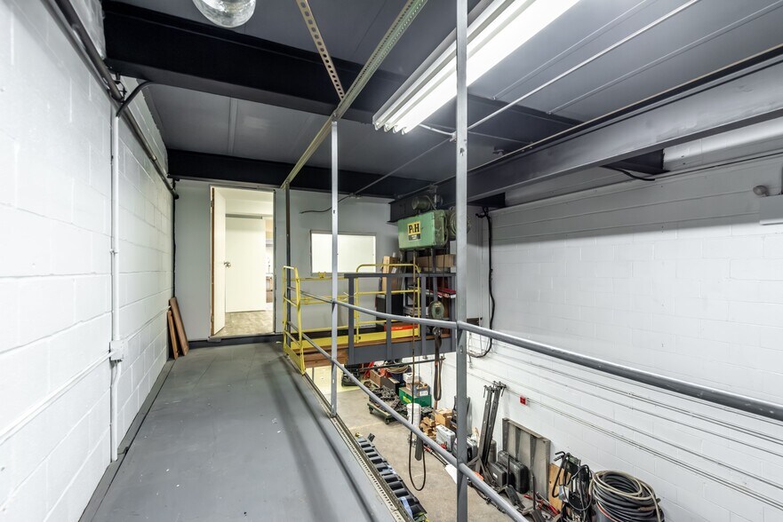 More Photos Of 39 Dobbin St, Brooklyn Warehouse For Sale