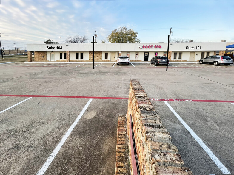 Primary Photo Of 1010 Villa Dr, Euless Storefront Retail Office For Lease