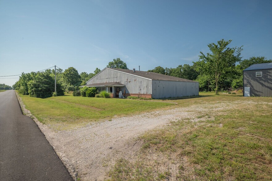 More Photos Of 841 Frances Ave, Neosho Flex For Sale