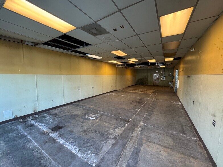 More Photos Of 3405 Commercial St SE, Salem Storefront For Lease