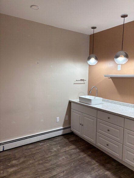 More Photos Of 511 Humphrey St, Swampscott Medical For Lease