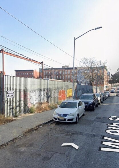 More Photos Of 80 Huntington st, Brooklyn Land For Lease