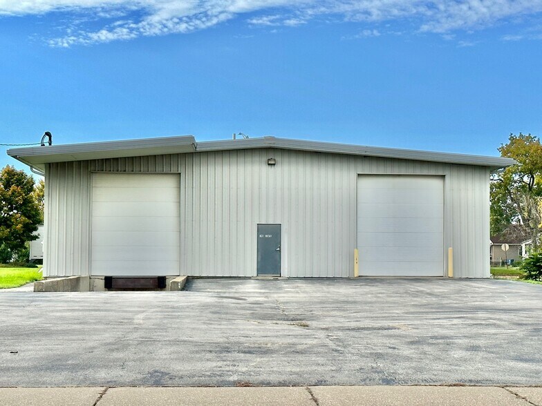 More Photos Of 140 State St, Calumet City Warehouse For Lease