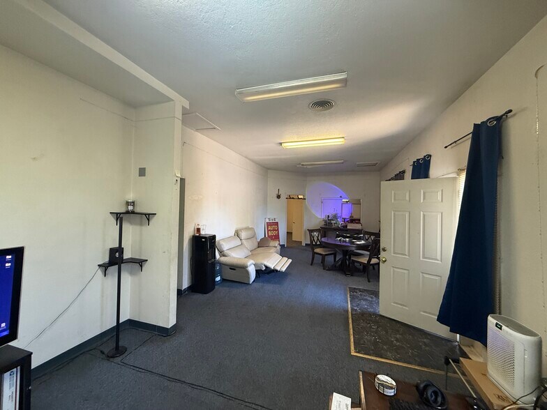 More Photos Of 2651 Henderson, Redding Warehouse For Sale