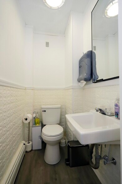 More Photos Of 597 Dartmouth St, Dartmouth Office For Sale