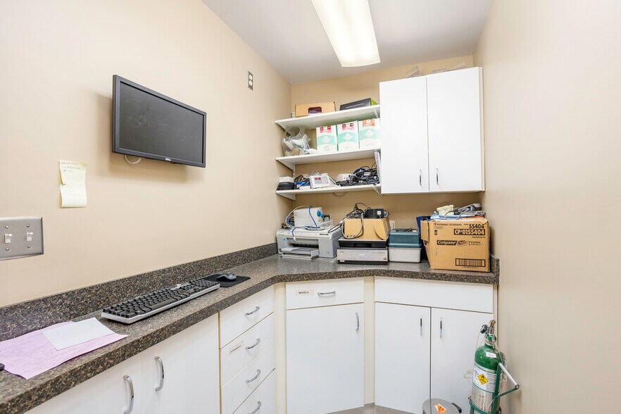 More Photos Of 37235 Goddard Rd, Romulus Office For Sale