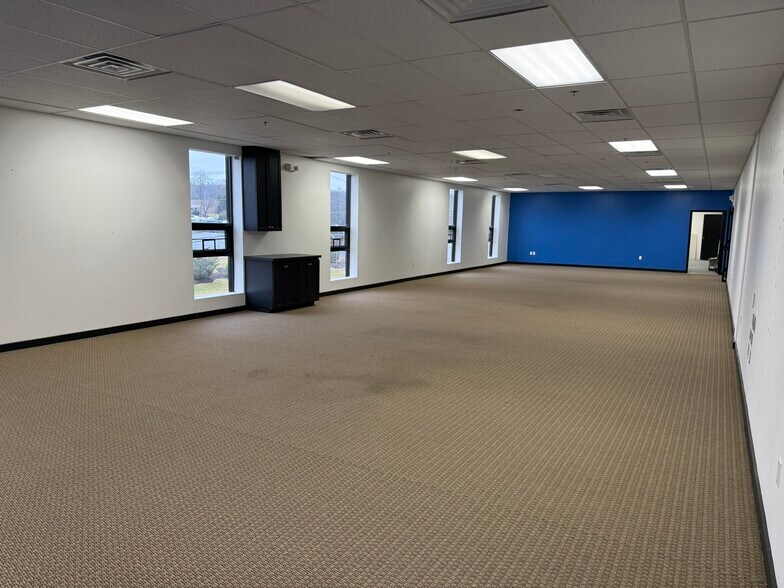 More Photos Of 4 York Ave, West Caldwell Manufacturing For Lease