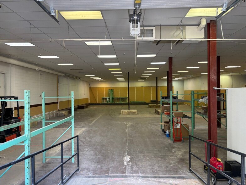 More Photos Of 1930-2070 S Academy Blvd, Colorado Springs Freestanding For Lease