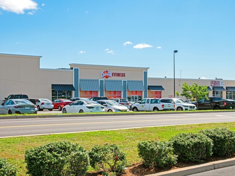 More Photos Of 262 Swansea Mall Dr, Swansea Storefront Retail Office For Sale